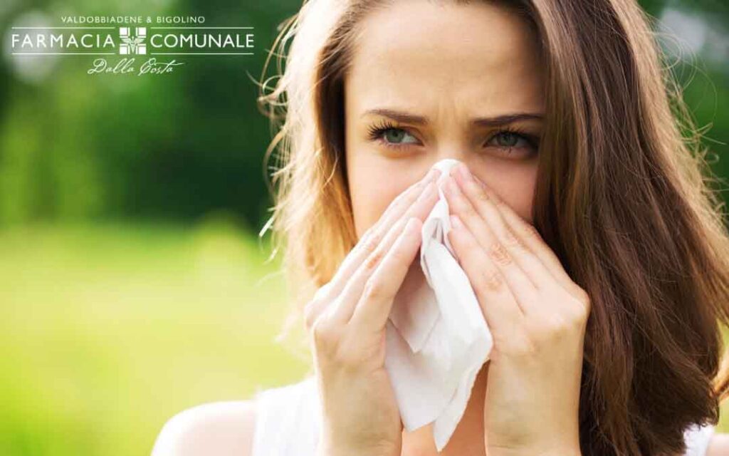 news ragazza che si soffia il naso